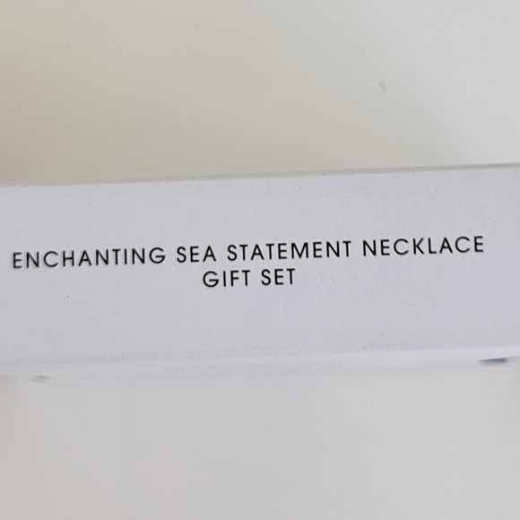 Avon | Enchanting Sea Statement Necklace & Earrings Gift Set - Picture 9 of 11